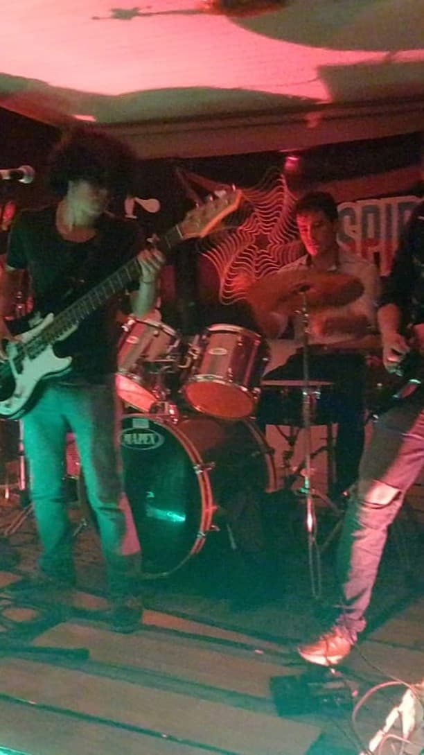 Rafa y Angel tocando en vivo en Spiral 7