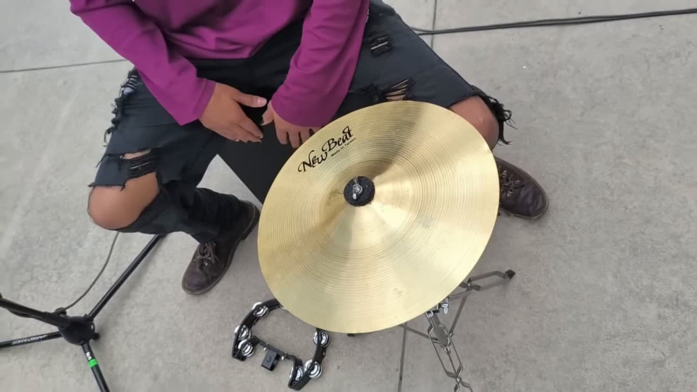 Nico y su drumkit acustico
