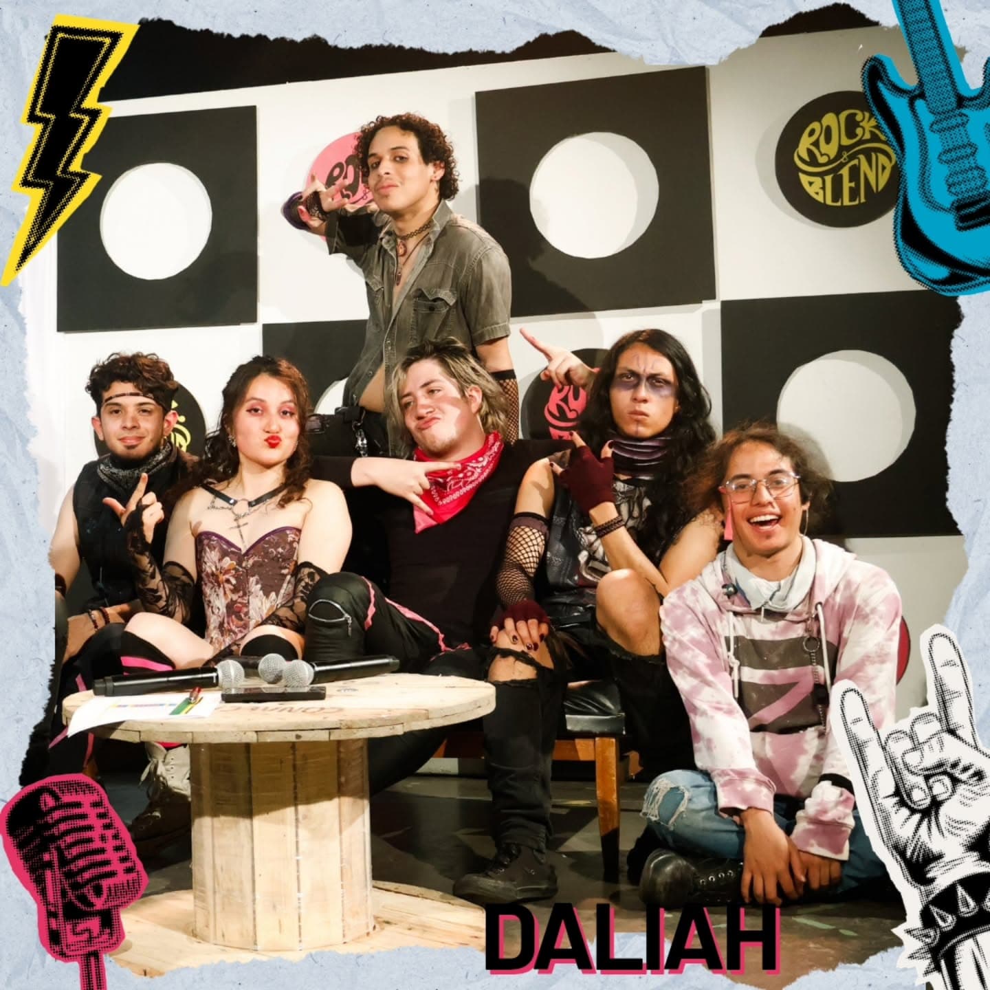 Toda la banda posando despues de la tercera edición del rock and blend.